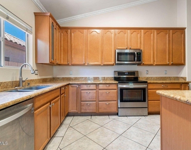 7421 S Kachina Drive - Photo Thumbnail 6