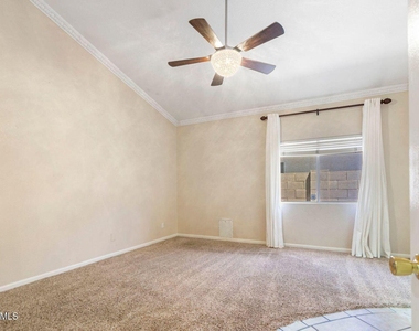 7421 S Kachina Drive - Photo Thumbnail 11
