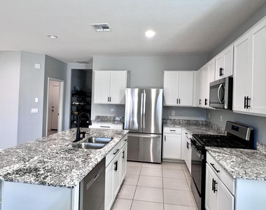 15545 W Smoketree Drive - Photo Thumbnail 5
