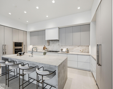 6587 N Palmeraie Boulevard - Photo Thumbnail 8