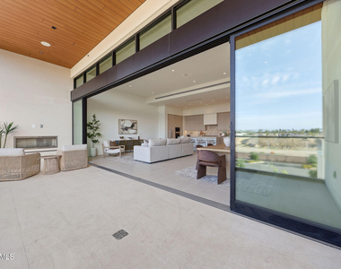6587 N Palmeraie Boulevard - Photo Thumbnail 15