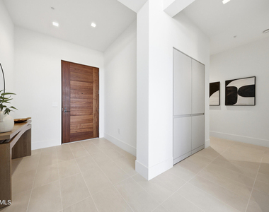 6587 N Palmeraie Boulevard - Photo Thumbnail 4