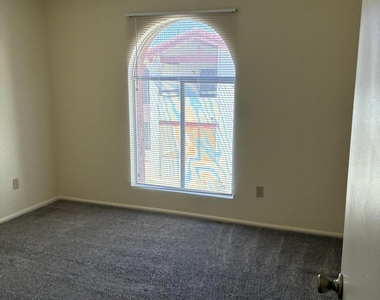 10610 S 48th Street - Photo Thumbnail 7