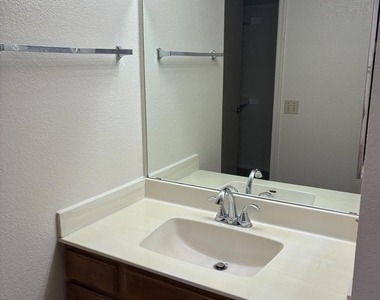 10610 S 48th Street - Photo Thumbnail 11
