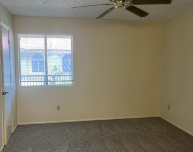 10610 S 48th Street - Photo Thumbnail 9