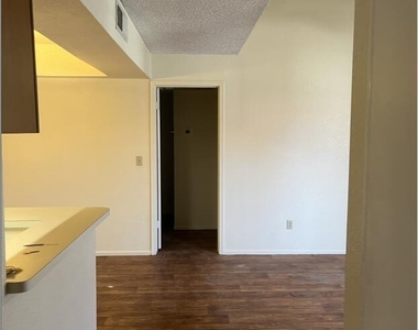 10610 S 48th Street - Photo Thumbnail 3