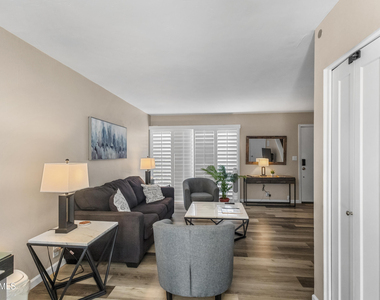 4610 N 68th Street - Photo Thumbnail 4