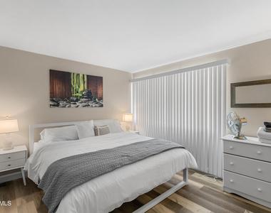 4610 N 68th Street - Photo Thumbnail 10