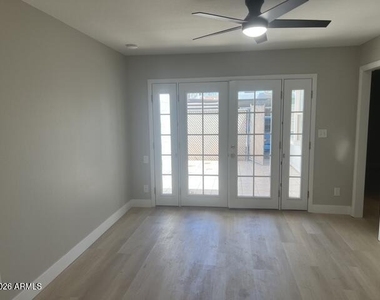 2502 N 22nd Drive - Photo Thumbnail 3