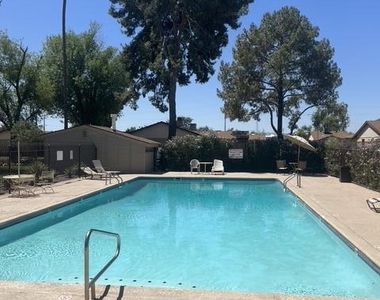2502 N 22nd Drive - Photo Thumbnail 15