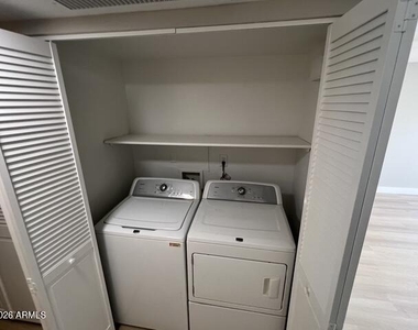 2502 N 22nd Drive - Photo Thumbnail 12