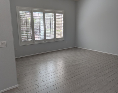 16225 W Tapatio Drive - Photo Thumbnail 7