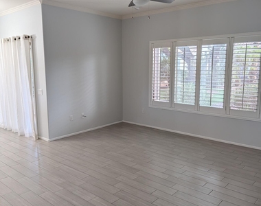 16225 W Tapatio Drive - Photo Thumbnail 6