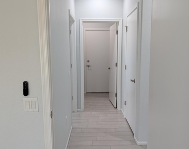 16225 W Tapatio Drive - Photo Thumbnail 8