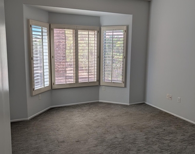 16225 W Tapatio Drive - Photo Thumbnail 13