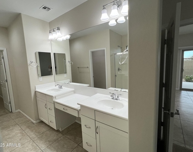 17870 W Hadley Street - Photo Thumbnail 9