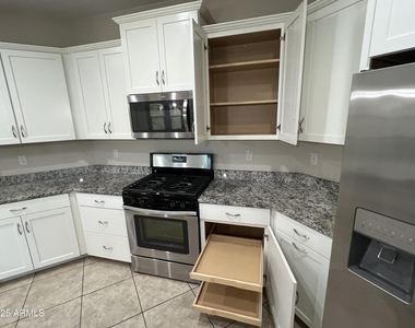 17870 W Hadley Street - Photo Thumbnail 4