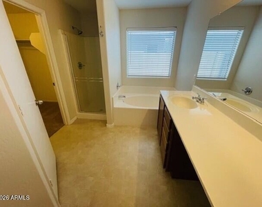 35747 W Velazquez Drive - Photo Thumbnail 10