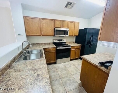 35747 W Velazquez Drive - Photo Thumbnail 4