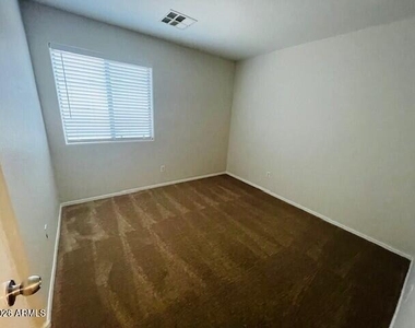 35747 W Velazquez Drive - Photo Thumbnail 7