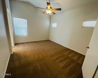 35747 W Velazquez Drive - Photo Thumbnail 9