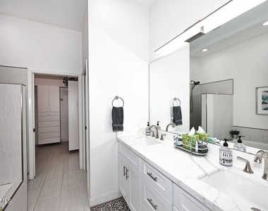 8270 N Hayden Road - Photo Thumbnail 15