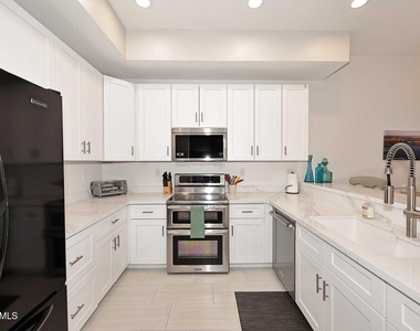 8270 N Hayden Road - Photo Thumbnail 7