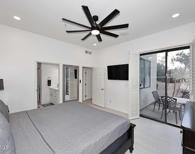 8270 N Hayden Road - Photo Thumbnail 4