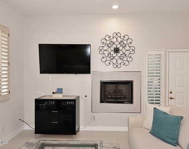 8270 N Hayden Road - Photo Thumbnail 9