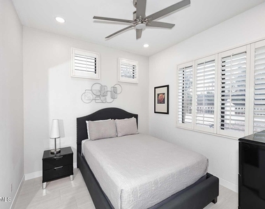 8270 N Hayden Road - Photo Thumbnail 20