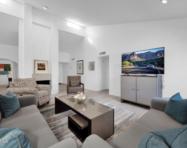 8208 E Del Cuarzo Drive - Photo Thumbnail 11