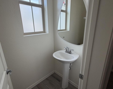 1563 W Marlin Drive - Photo Thumbnail 16