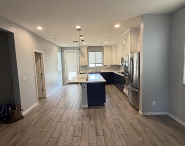 1563 W Marlin Drive - Photo Thumbnail 4