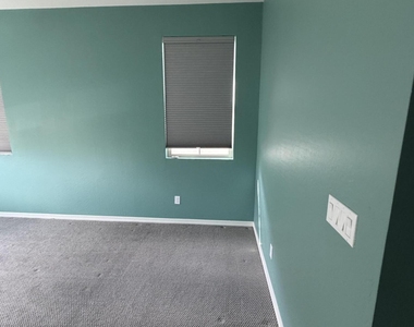 1563 W Marlin Drive - Photo Thumbnail 32
