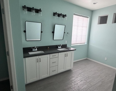 1563 W Marlin Drive - Photo Thumbnail 34