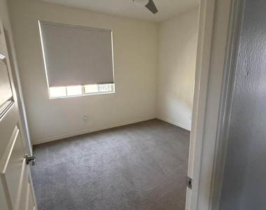 1563 W Marlin Drive - Photo Thumbnail 21