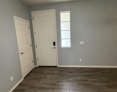 1563 W Marlin Drive - Photo Thumbnail 14