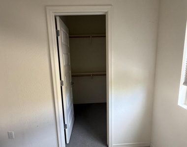 1563 W Marlin Drive - Photo Thumbnail 22
