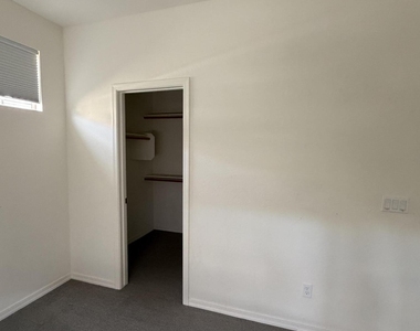 1563 W Marlin Drive - Photo Thumbnail 25