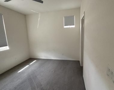 1563 W Marlin Drive - Photo Thumbnail 24