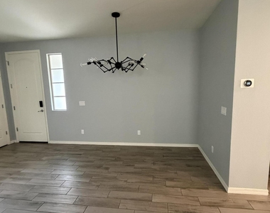 1563 W Marlin Drive - Photo Thumbnail 7