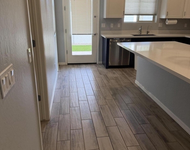 1563 W Marlin Drive - Photo Thumbnail 1
