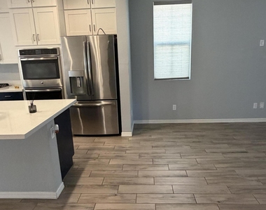 1563 W Marlin Drive - Photo Thumbnail 5