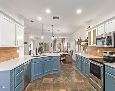 2096 E Riviera Drive - Photo Thumbnail 10