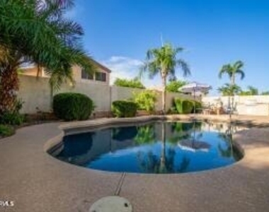 2096 E Riviera Drive - Photo Thumbnail 5