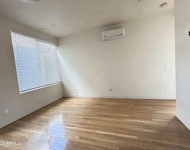 526 W Culver Street - Photo Thumbnail 4