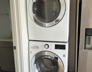 526 W Culver Street - Photo Thumbnail 7