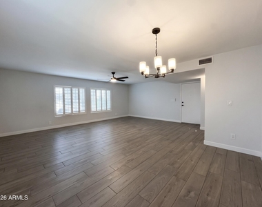 4222 E Winnetka Drive - Photo Thumbnail 6