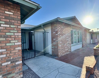 4222 E Winnetka Drive - Photo Thumbnail 3