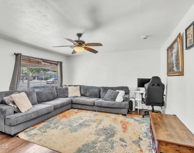 340 W Lindbergh Avenue - Photo Thumbnail 9